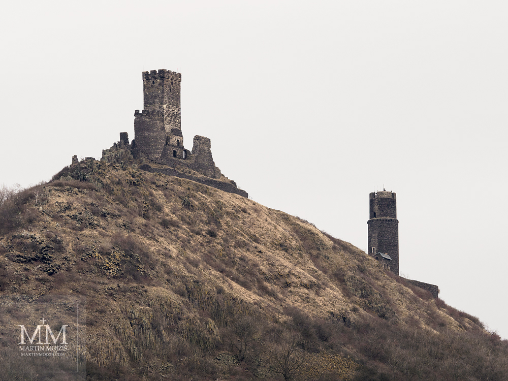 Věže hradu Hazmburk. Fotografie vytvořená objektivem Olympus M. Zuiko digital ED 40 - 150 mm 1:2.8 PRO.
